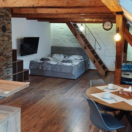 Apartman Albreit 2 ヤーヒモフ エクステリア 写真